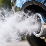 ¿Qué significa el color del humo que sale del escape? Blanco, azul o negro